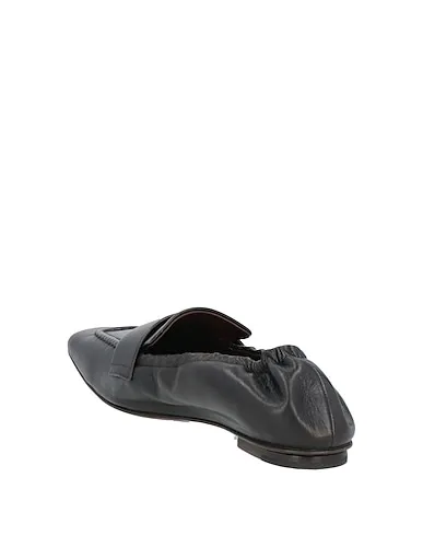 https://images.styletyx.com/images/black-leather-loafers-hazy-872678321_3.webp