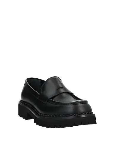 https://images.styletyx.com/images/black-leather-loafers-john-galliano-2838346_2.webp