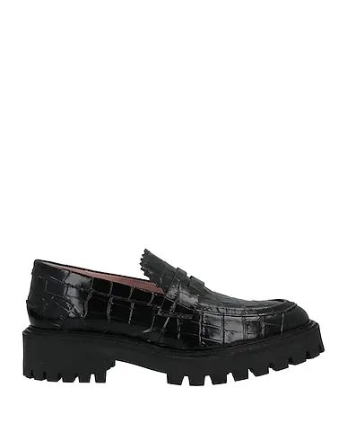 https://images.styletyx.com/images/black-leather-loafers-last-1005020877_1.webp
