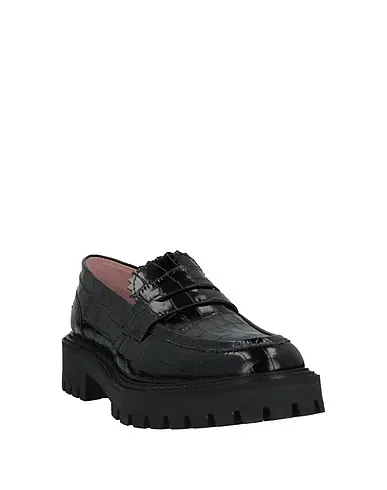 https://images.styletyx.com/images/black-leather-loafers-last-1005020877_2.webp