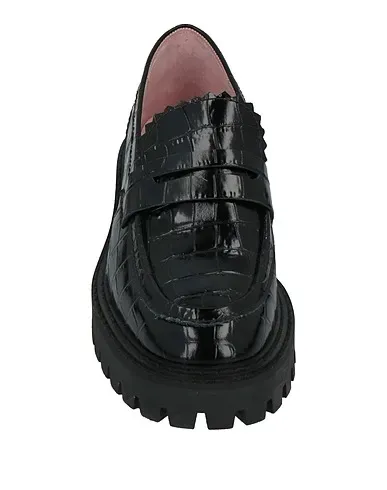 https://images.styletyx.com/images/black-leather-loafers-last-1005020877_4.webp