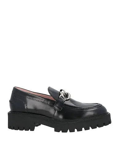 https://images.styletyx.com/images/black-leather-loafers-last-1005131102_1.webp