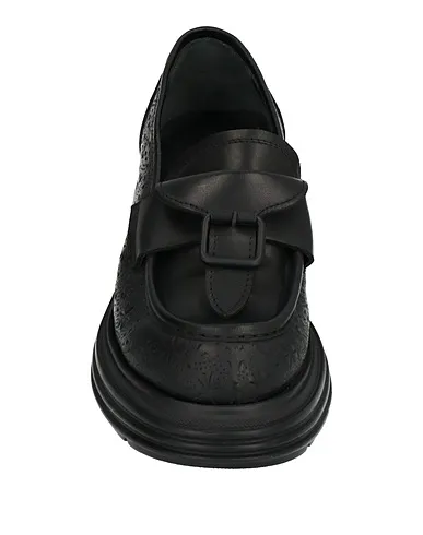 https://images.styletyx.com/images/black-leather-loafers-mich-e-simon-873311648_4.webp