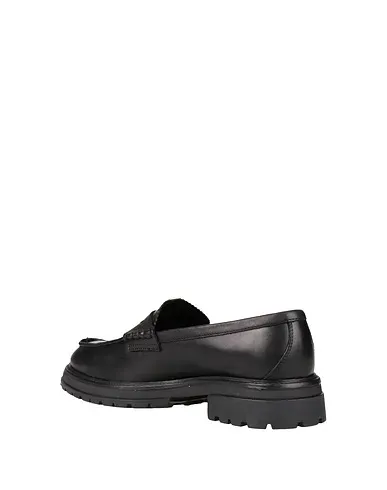 https://images.styletyx.com/images/black-leather-loafers-vagabond-shoemakers-12950308_3.webp