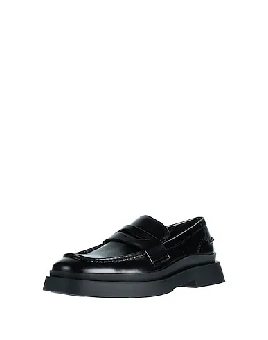 https://images.styletyx.com/images/black-leather-loafers-vagabond-shoemakers-3068046_2.webp