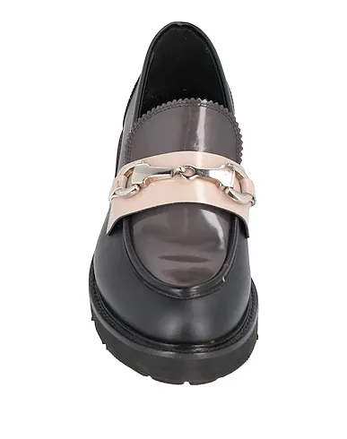 https://images.styletyx.com/images/black-leather-loafers-vsl-873559759_4.webp