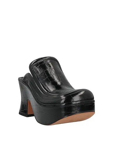 https://images.styletyx.com/images/black-leather-mules-and-clogs-bottega-veneta-13127545_2.webp