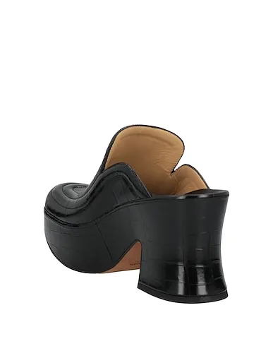 https://images.styletyx.com/images/black-leather-mules-and-clogs-bottega-veneta-13127545_3.webp