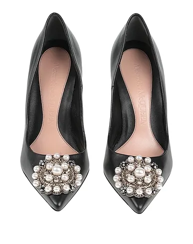 https://images.styletyx.com/images/black-leather-pump-alexander-mcqueen-13445733_4.webp