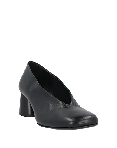 https://images.styletyx.com/images/black-leather-pump-halmanera-1225603258_2.webp