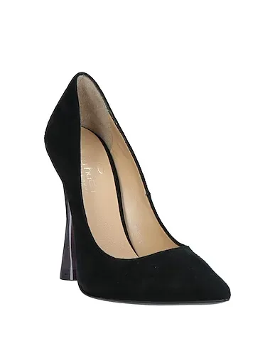 https://images.styletyx.com/images/black-leather-pump-julia-haart-1705718287_2.webp