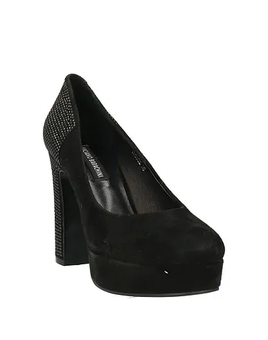 https://images.styletyx.com/images/black-leather-pump-luciano-barachini-1005138270_2.webp