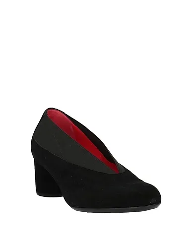https://images.styletyx.com/images/black-leather-pump-pas-de-rouge-1705978_2.webp