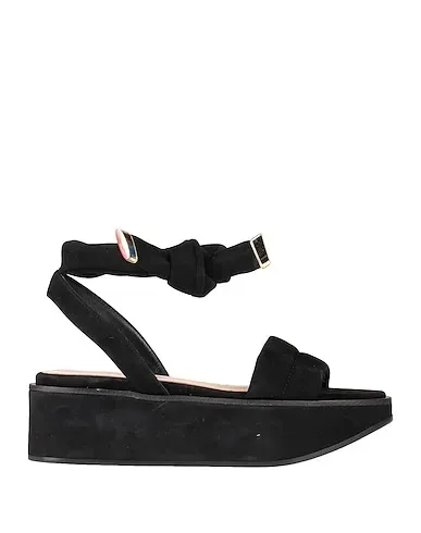 https://images.styletyx.com/images/black-leather-sandals-nicholas-kirkwood-1005134326_1.webp