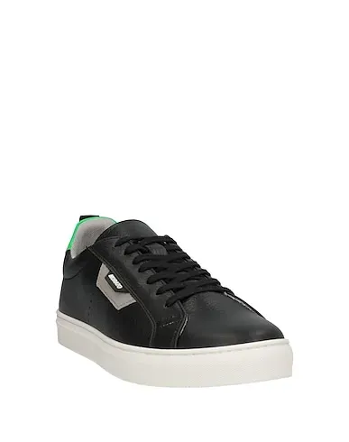 https://images.styletyx.com/images/black-leather-sneakers-antony-morato-13294427_2.webp