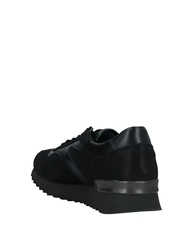 https://images.styletyx.com/images/black-leather-sneakers-cesare-p-2729310_3.webp