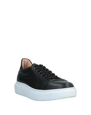 https://images.styletyx.com/images/black-leather-sneakers-crown-2953358_2.webp