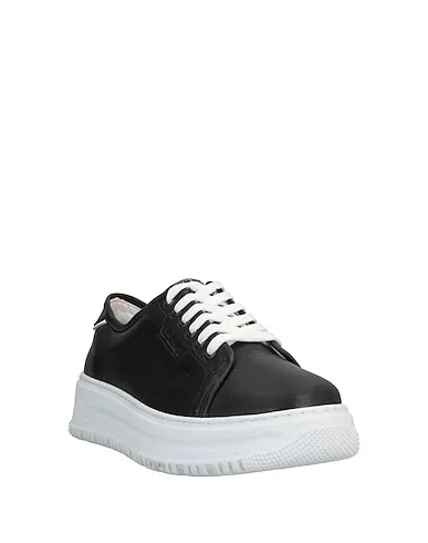 https://images.styletyx.com/images/black-leather-sneakers-cult-3258295_2.webp