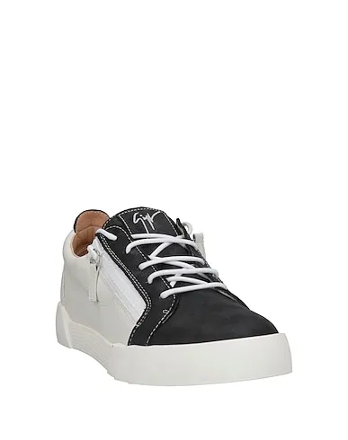 https://images.styletyx.com/images/black-leather-sneakers-giuseppe-zanotti-13089371_2.webp