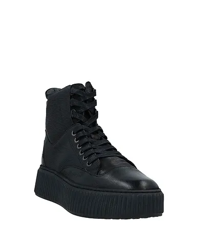 https://images.styletyx.com/images/black-leather-sneakers-manas-2878427_2.webp