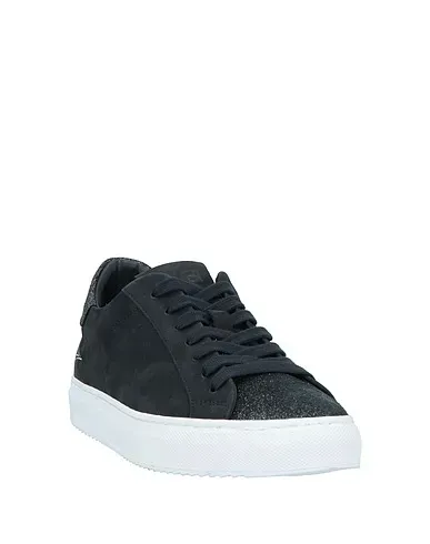 https://images.styletyx.com/images/black-leather-sneakers-nevver-1005219623_2.webp