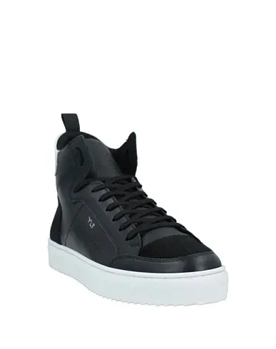 https://images.styletyx.com/images/black-leather-sneakers-ylati-1628878_2.webp