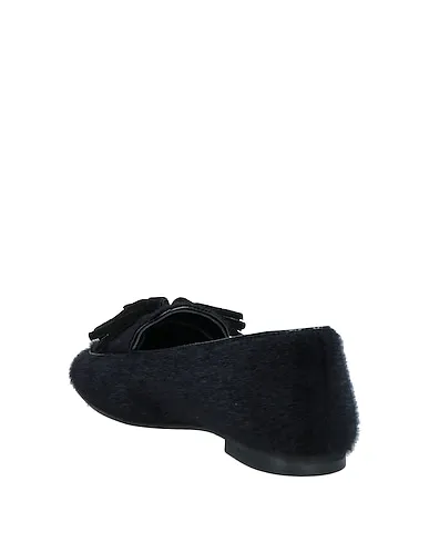 https://images.styletyx.com/images/black-loafers-giulia-neri-1705398736_3.webp