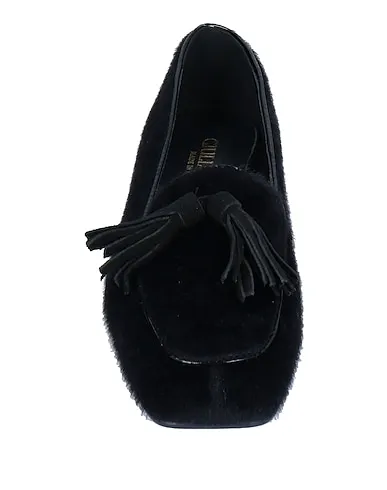 https://images.styletyx.com/images/black-loafers-giulia-neri-1705398736_4.webp