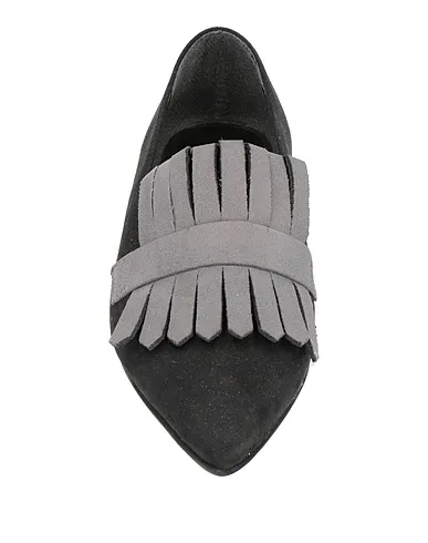 https://images.styletyx.com/images/black-loafers-giulia-neri-1961799014_4.webp