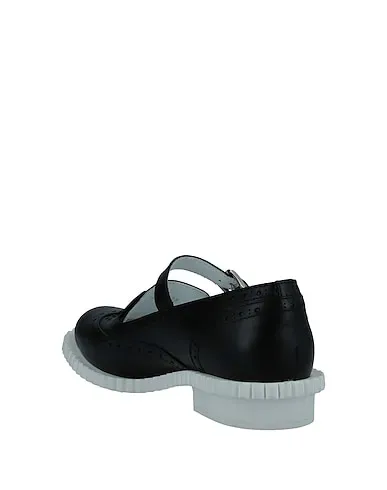 https://images.styletyx.com/images/black-loafers-vivetta-1702391_3.webp
