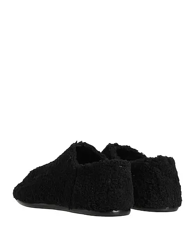 https://images.styletyx.com/images/black-pile-loafers-maison-margiela-488336_3.webp