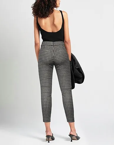 https://images.styletyx.com/images/black-plain-weave-casual-pants-eleventy-3087631_3.webp