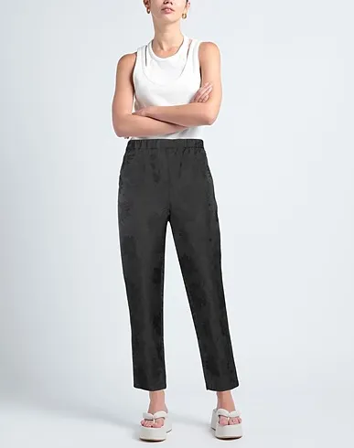 https://images.styletyx.com/images/black-plain-weave-casual-pants-rohe-725290419_2.webp