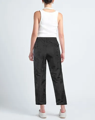 https://images.styletyx.com/images/black-plain-weave-casual-pants-rohe-725290419_3.webp