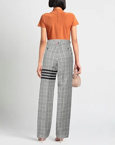 https://images.styletyx.com/images/black-plain-weave-casual-pants-thom-browne-3328088_3.webp