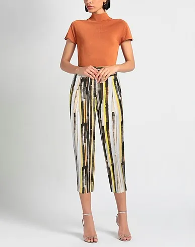 https://images.styletyx.com/images/black-plain-weave-cropped-pants-culottes-eleventy-3055638_2.webp