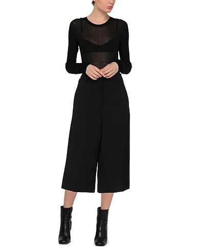 https://images.styletyx.com/images/black-plain-weave-cropped-pants-culottes-modern-319360_2.webp