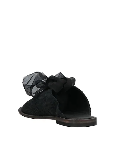 https://images.styletyx.com/images/black-plain-weave-sandals-masnada-13015885_3.webp