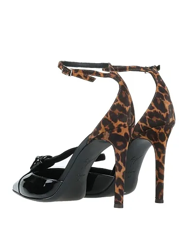 https://images.styletyx.com/images/black-pump-giuseppe-zanotti-1358839_3.webp