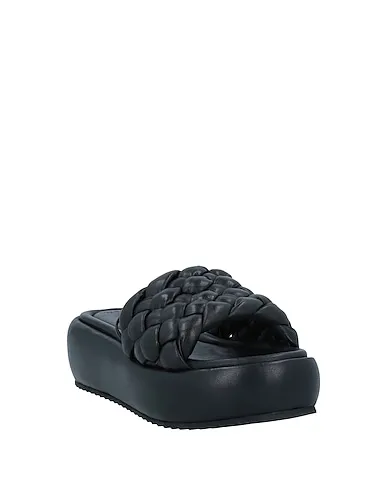 https://images.styletyx.com/images/black-sandals-181-930874740_2.webp