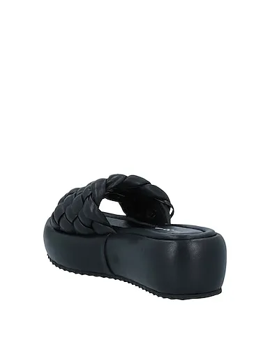 https://images.styletyx.com/images/black-sandals-181-930874740_3.webp