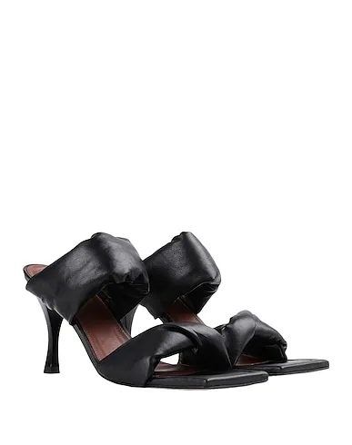 https://images.styletyx.com/images/black-sandals-alohas-1624465_2.webp