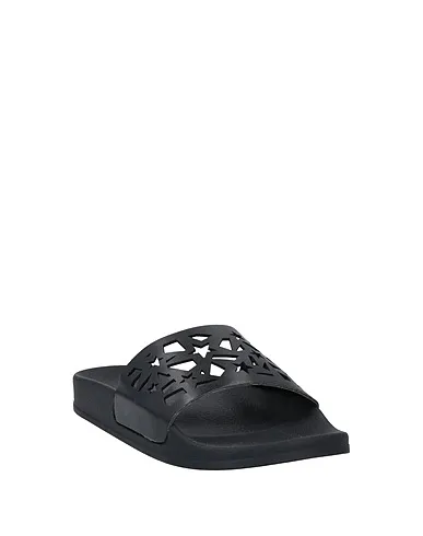 https://images.styletyx.com/images/black-sandals-shop-art-754754048_2.webp
