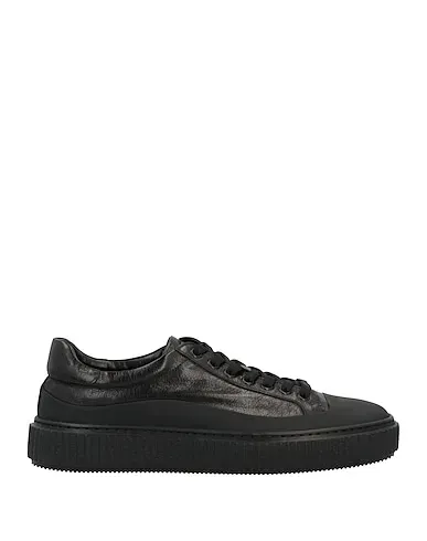 https://images.styletyx.com/images/black-sneakers-barracuda-13226640_1.webp