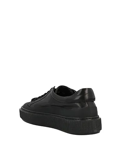 https://images.styletyx.com/images/black-sneakers-barracuda-13226640_3.webp
