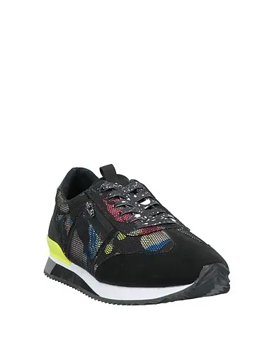 https://images.styletyx.com/images/black-sneakers-desigual-2189928_2.webp