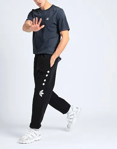 https://images.styletyx.com/images/black-sweatshirt-casual-pants-adidas-11354673_2.webp