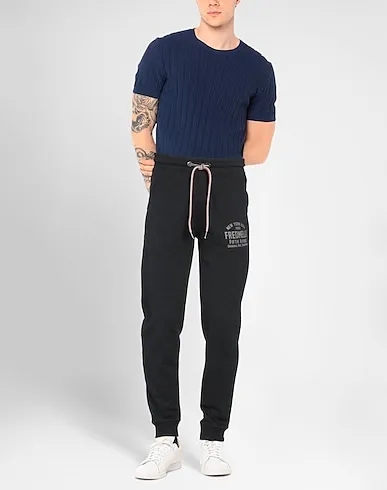 https://images.styletyx.com/images/black-sweatshirt-casual-pants-fred-mello-12930877_2.webp