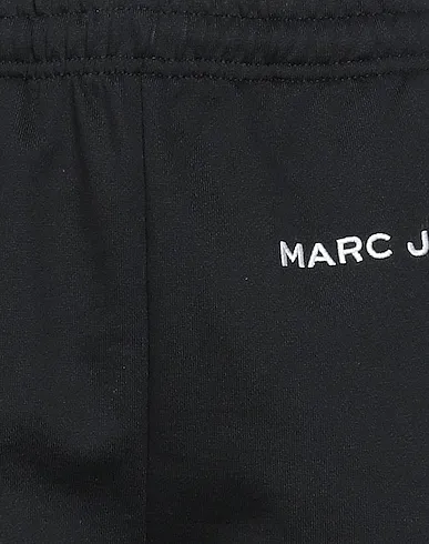 https://images.styletyx.com/images/black-sweatshirt-casual-pants-marc-jacobs-13613262_4.webp
