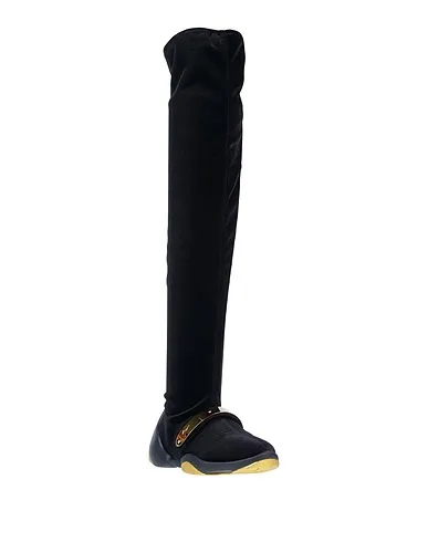 https://images.styletyx.com/images/black-velvet-boots-giuseppe-zanotti-2135102_2.webp